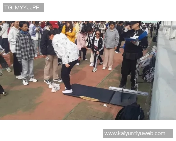 四川教练组集体罢工球员自发训练并将于周五前往青岛体测 四川教练组集体罢工球员自发训练并将于周五前往青岛体测