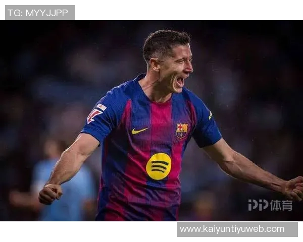 莱万37岁身价降至千万级别仍紧随梅罗本季12轮贡献8球2助攻表现不俗