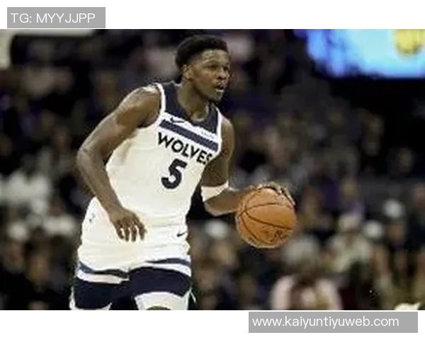 爱德华兹首节表现出色9投4中三分球命中率待提高 爱德华兹首节表现出色9投4中三分球命中率待提高