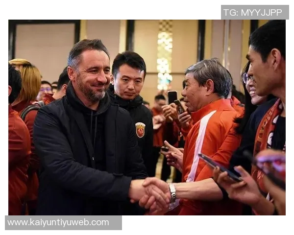 新赛季三外援齐聚基地ErikThomas加入合训提升球队实力